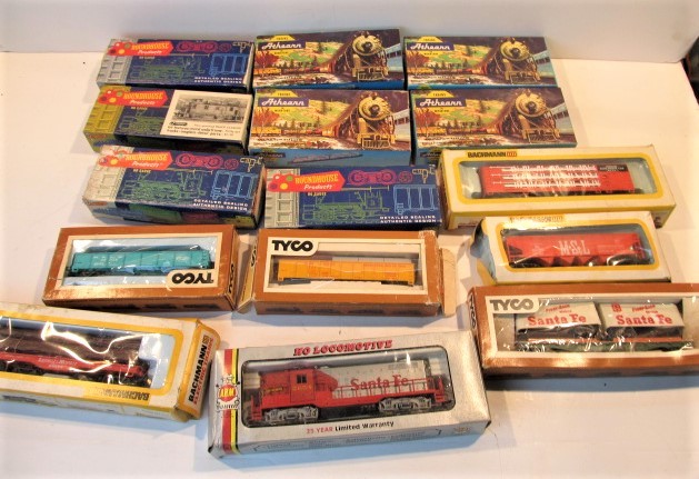 lot 76 image: Lot of Boxed HO Train Cars #2