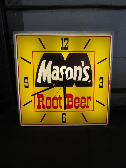 lot 3 image: HUGE Working Vintage MASONS ROOT BEER Lighted Advertising Clock