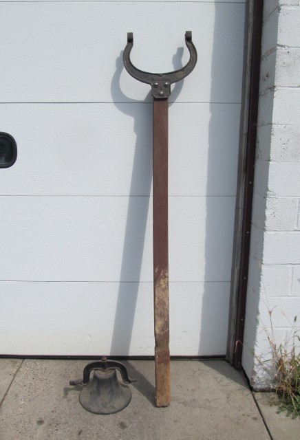lot 4 image: Antique Cast Iron School Bell wYoke & Wooden Post