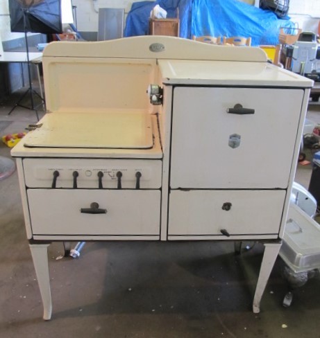 lot 5 image: Complete Vintage Porcelain Enamel ESTATE FRESH AIR OVEN Stove & Range