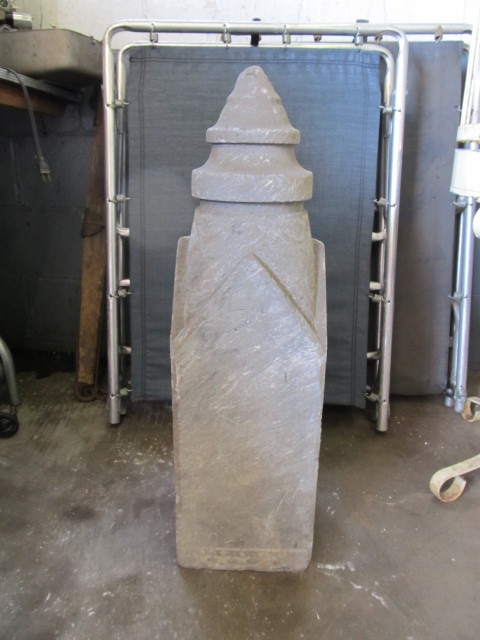lot 107 image: Large Solid Cement YardGarden Ornament