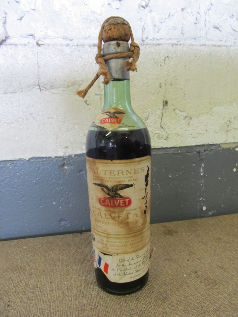 lot 100 image: Rare Original 1949 HARRY S. TRUMAN Presidential Inauguration Dinner Wine Bottle
