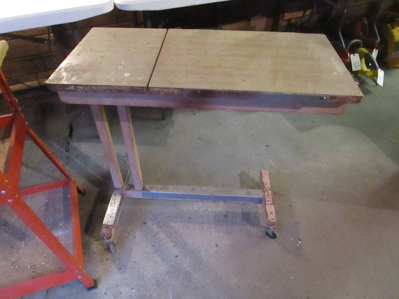 lot 7 image: Shop Carts