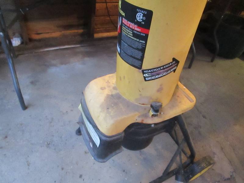 lot 9 image: Electric Tree Chipper