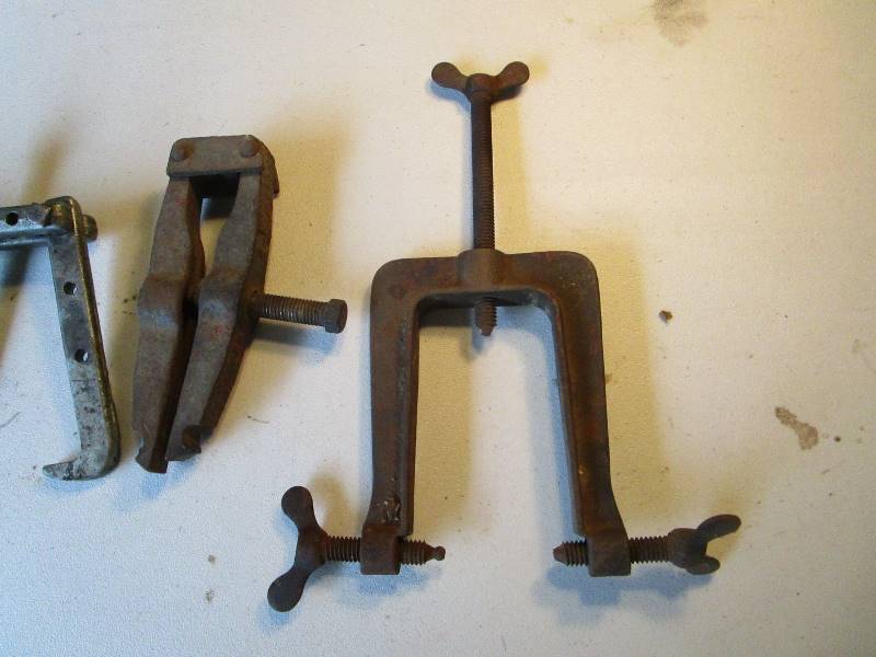 lot 35 image: Wheel Pullers