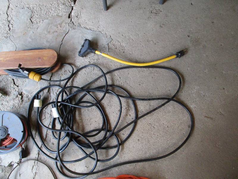 lot 38 image: Extension Chords & Trouble Light