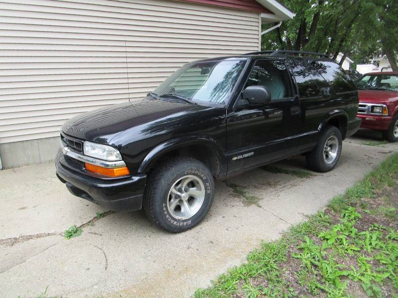 lot 2 image: 2002 Chevrolet Blazer