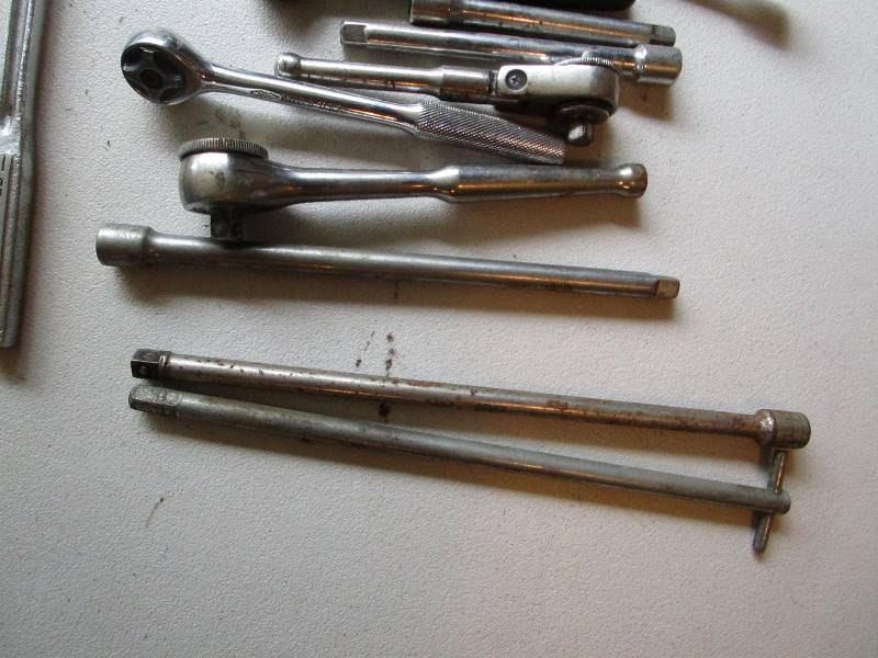 lot 11 image: 38 Drive Ratchets, Sockets, Extensions