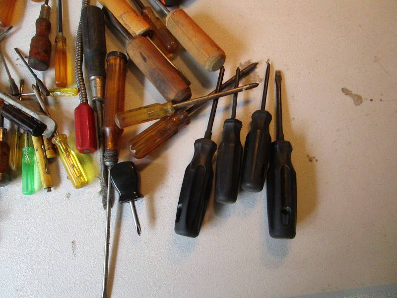 lot 18 image: Lot of Screwdrivers