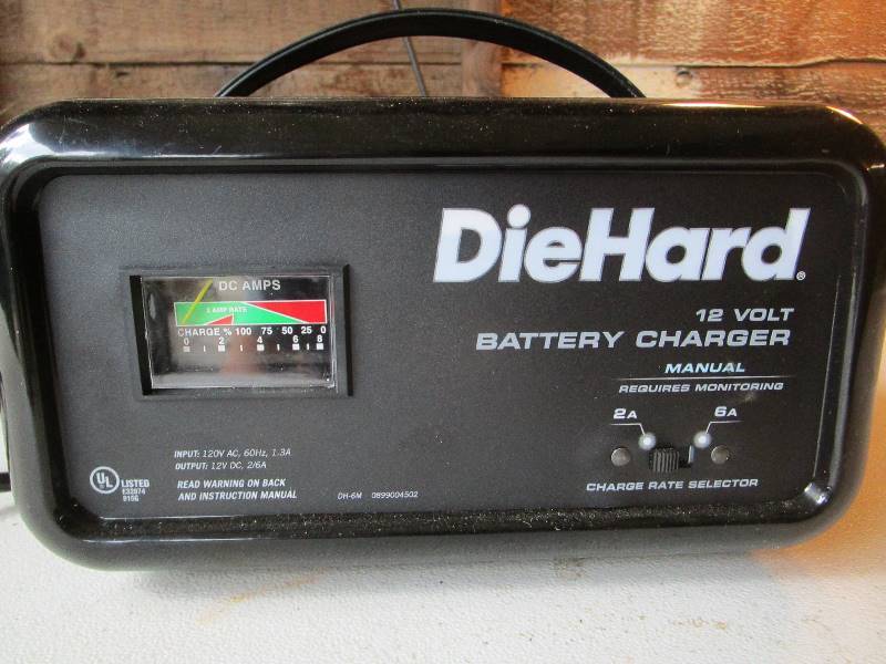lot 30 image: Battery Charger