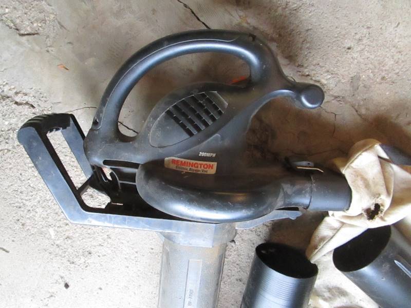 lot 43 image: Remington BlowerVac