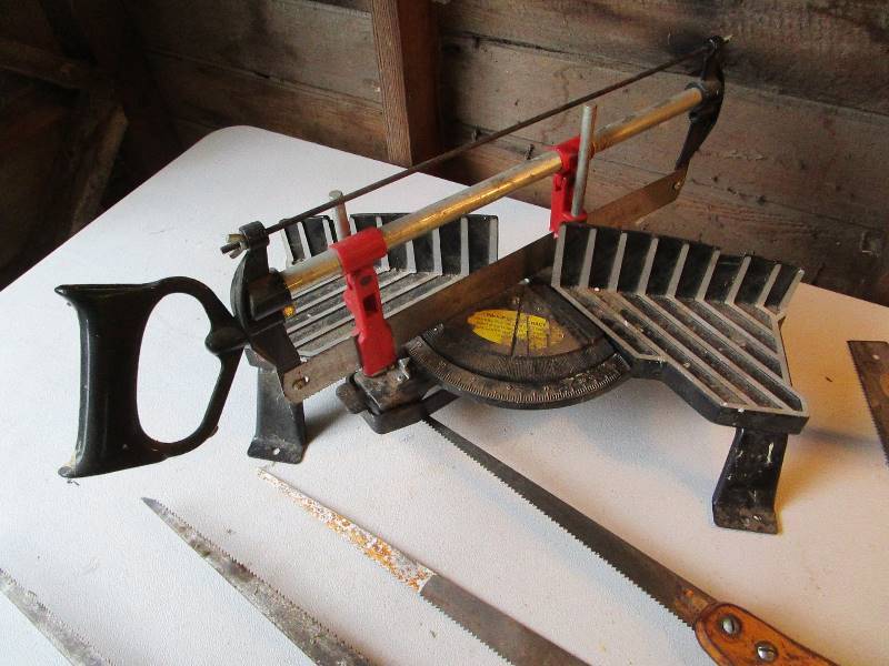 lot 46 image: Saws