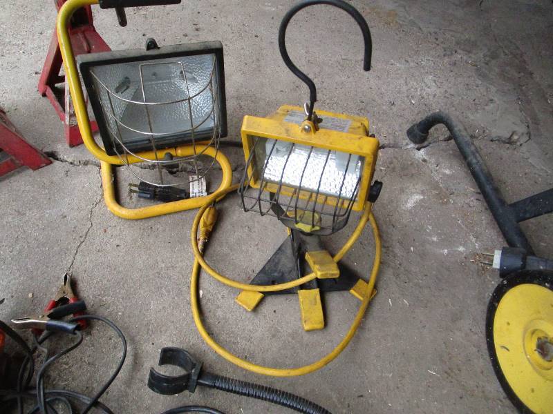 lot 63 image: Jack Stands, Lights, Jumper Cables, Cargo Net, Rope, Chain, Air Hose, Fender Protector