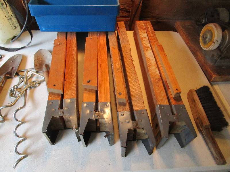 lot 78 image: Garden Lot & Sawhorses