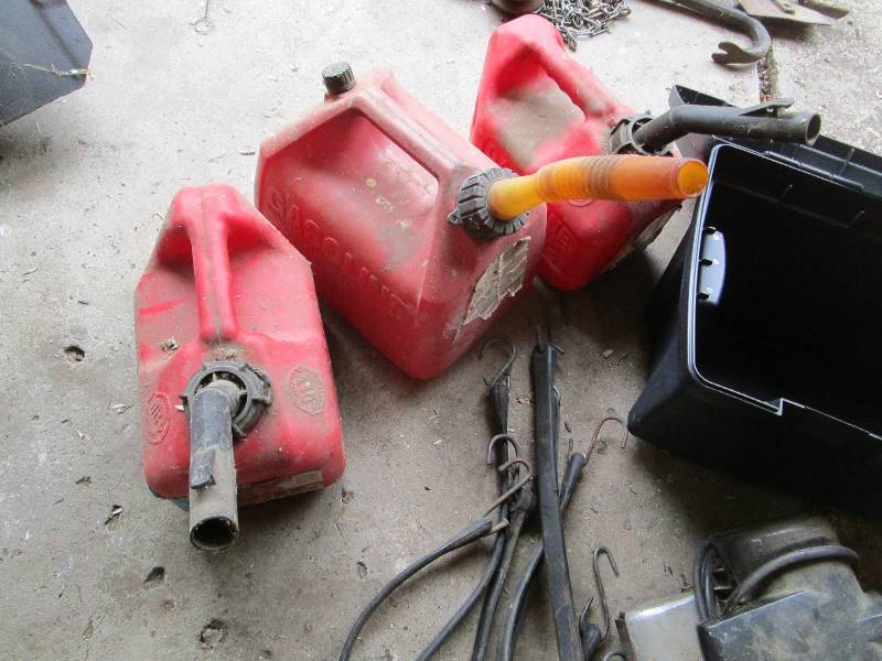 lot 80 image: (New) Tool Box & Gas Cans