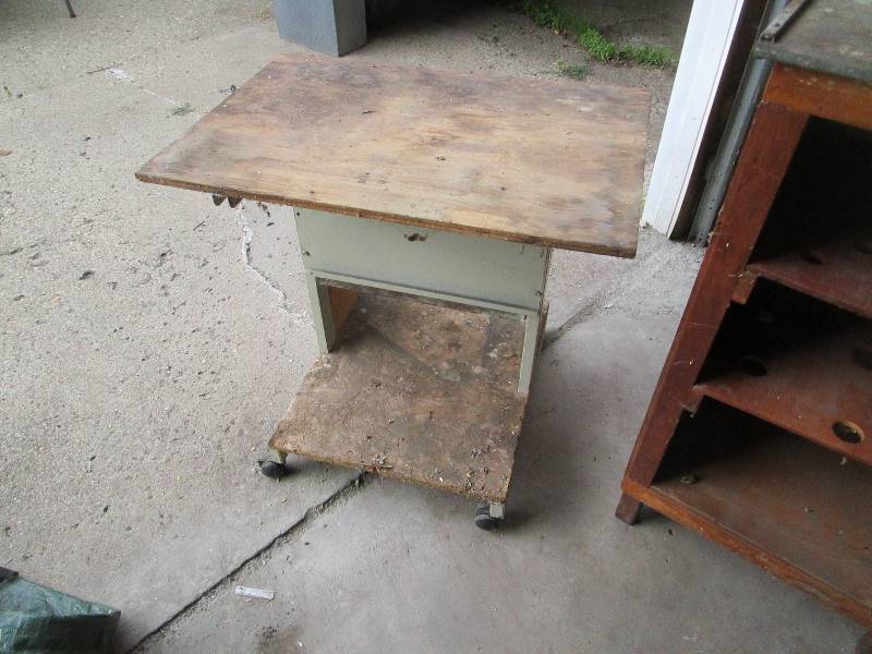 lot 82 image: Shop Carts & Tables