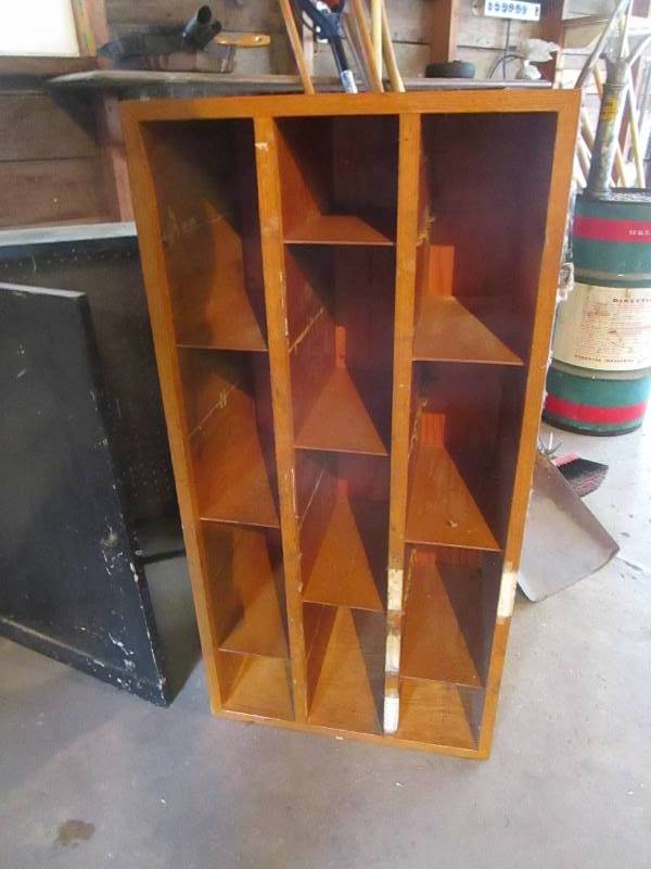 lot 87 image: Workbench & (2) Cabinets