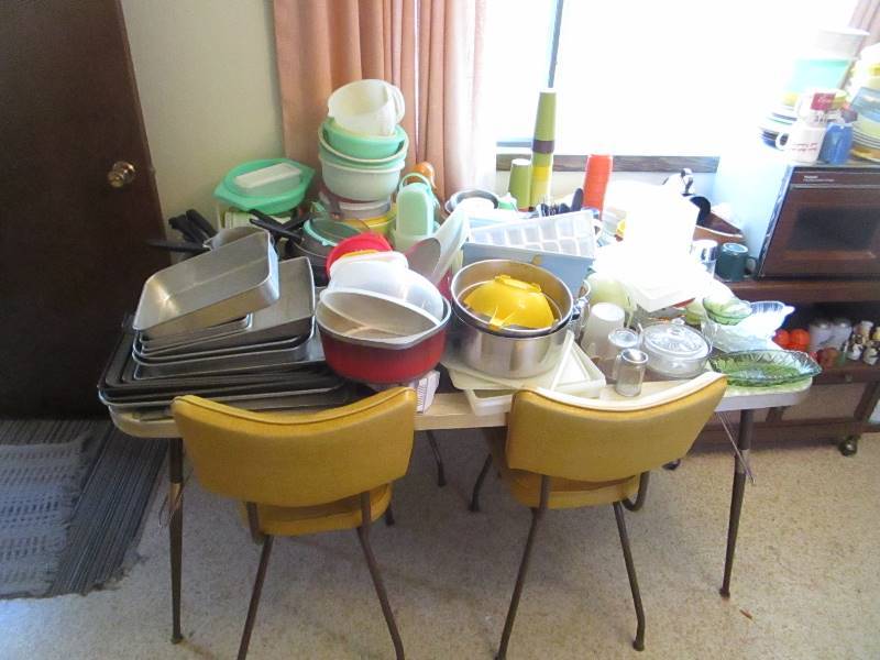 lot 105 image: Everything in Kitchen