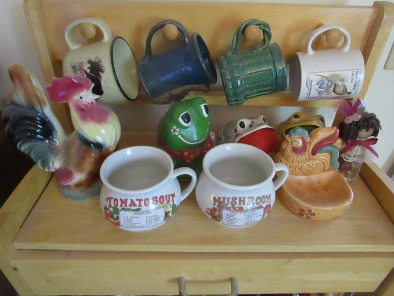 lot 107 image: Kitchen Shelf, Cookie Jars, Misc