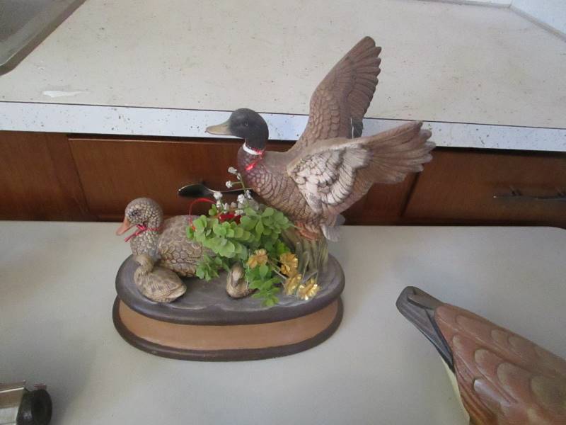 lot 108 image: Decanters & Wildlife Decor
