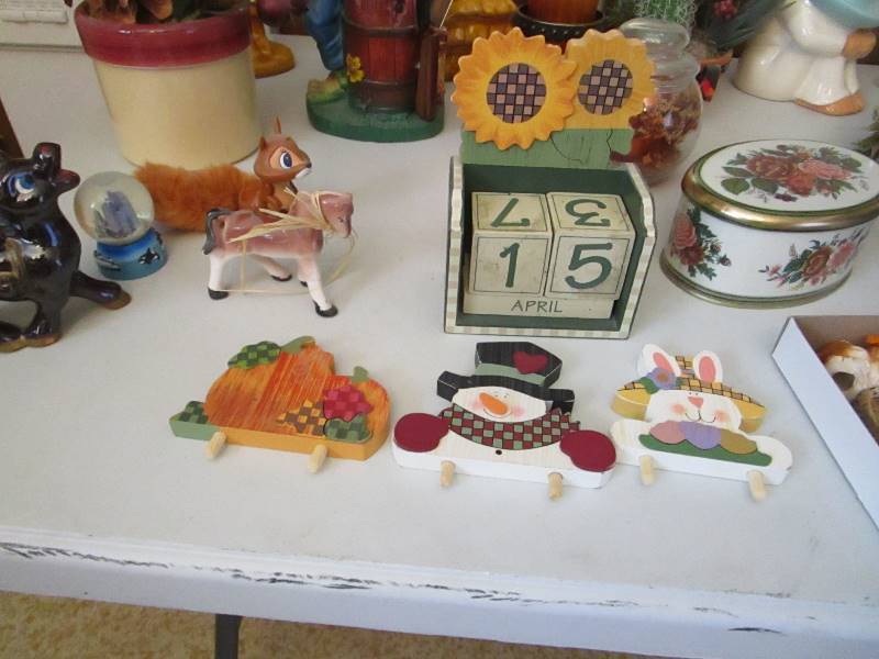 lot 109 image: Home Decor Lot