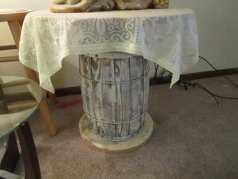 lot 112 image: Lamps & End Tables