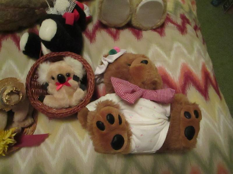 lot 118 image: Teddy Bears
