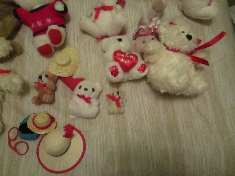 lot 119 image: Teddy Bears