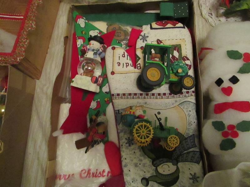 lot 122 image: Christmas Decorations