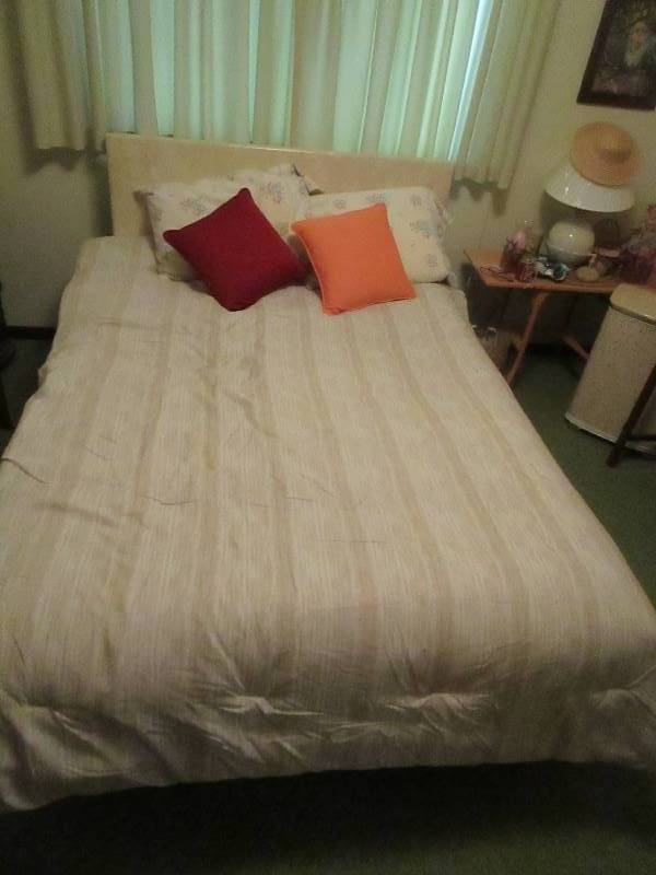 lot 124 image: Home Decor & Bed