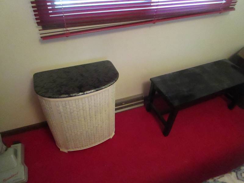 lot 131 image: Bedroom Set & Misc Furniture