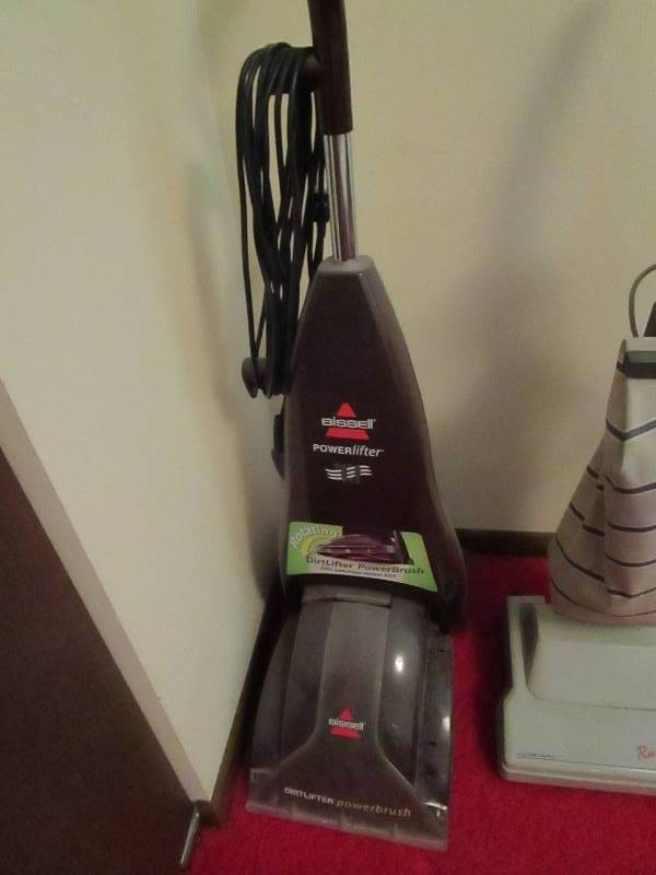 lot 132 image: Carpet Cleaner & Vacuum Cleaner