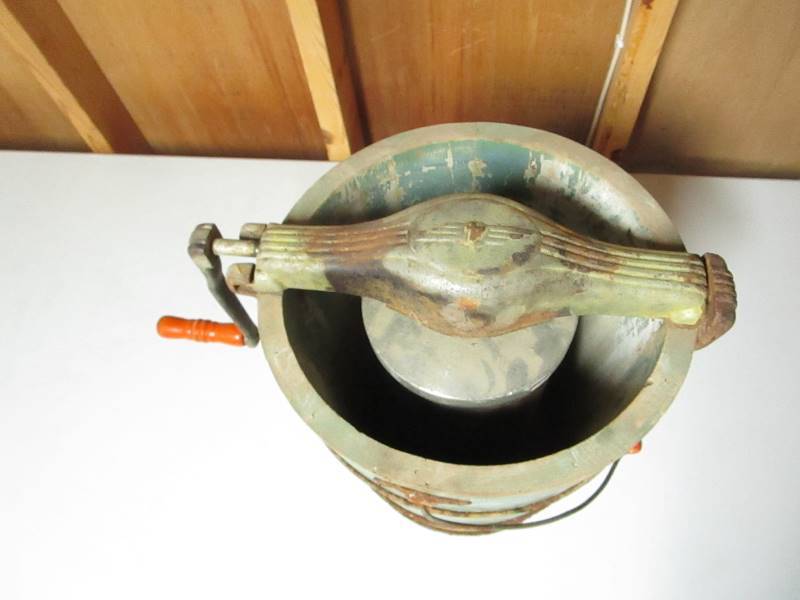 lot 142 image: Vintage Ice Cream Maker