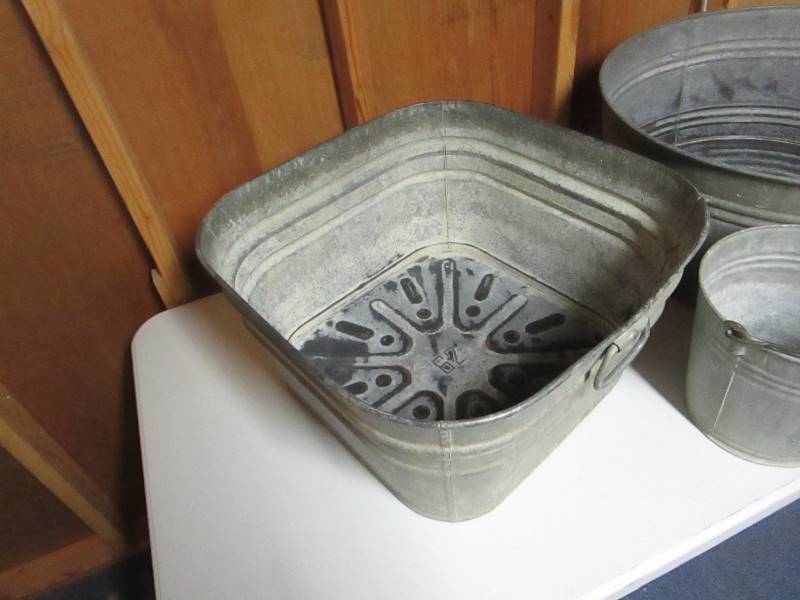 lot 143 image: Vintage Wash Tubs & Pail