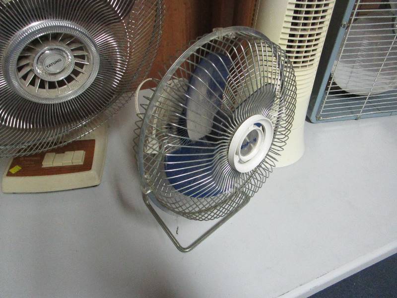 lot 146 image: Lot of Fans