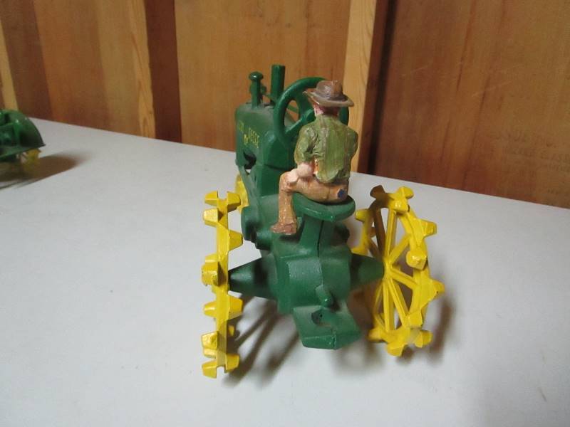 lot 149 image: Vintage John Deer Toy Tractor