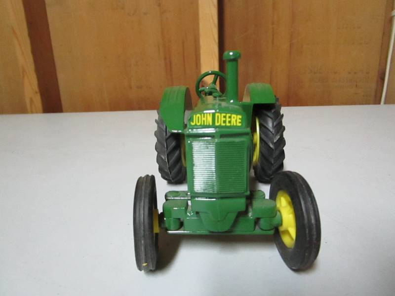 lot 156 image: Vintage JD Ertl Toy Tractor