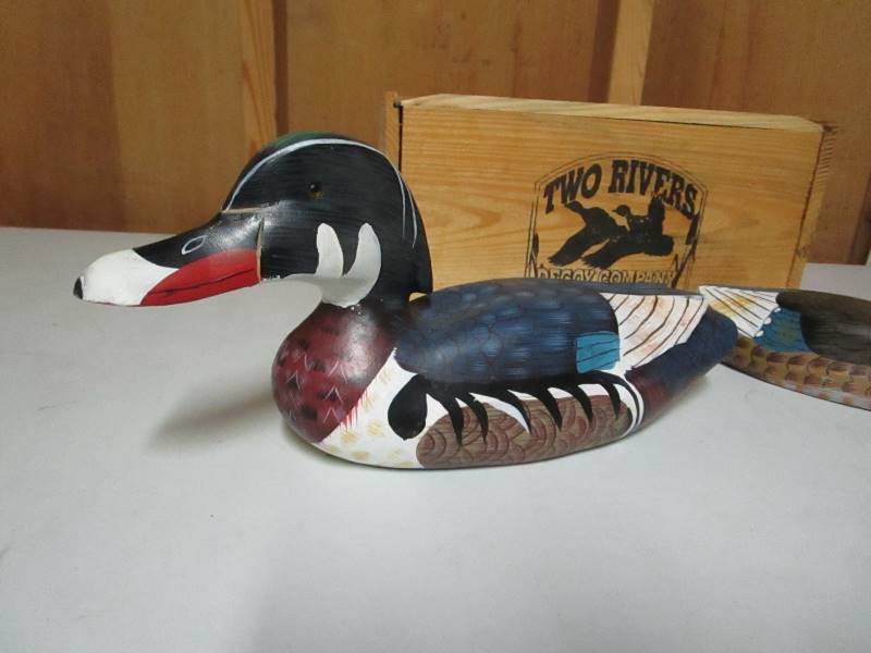 lot 172 image: Wooden Ducks & Box