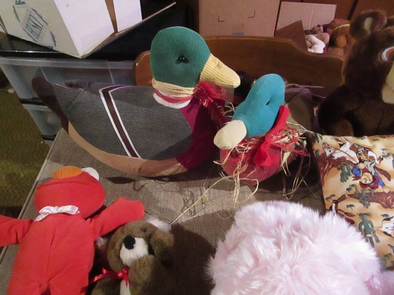 lot 174 image: Stuffed Animals