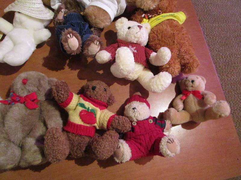 lot 175 image: Teddy Bears & Stuffed Animals