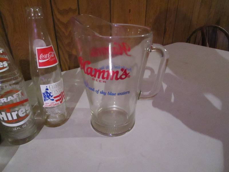 lot 178 image: Vintage Tin Pepsi Trays & Vintage Glass