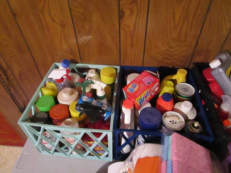 lot 180 image: Large Lot of Cleaning Supplies & Buckets