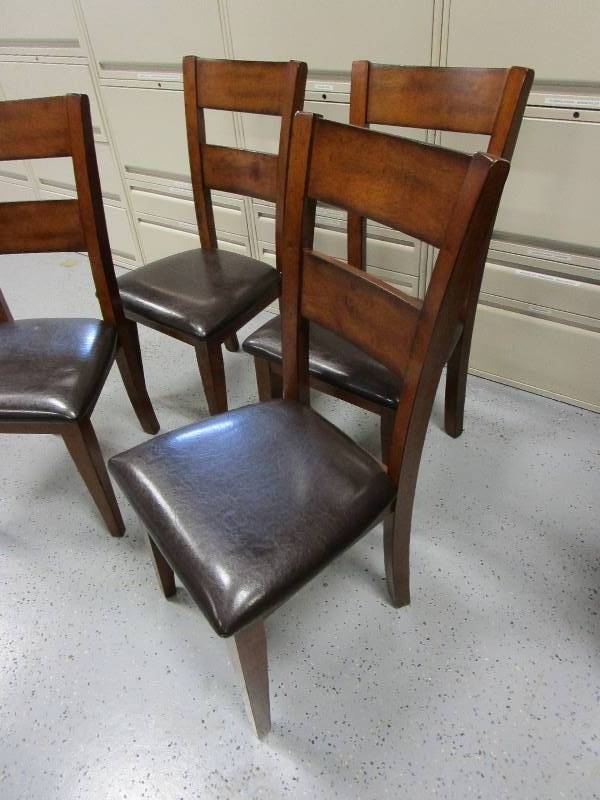 lot 21 image: (4) Dinning Room Chairs