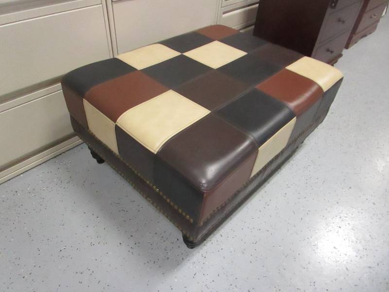 lot 25 image: Ottoman