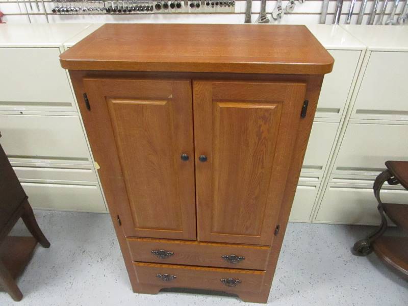 lot 26 image: Armoire