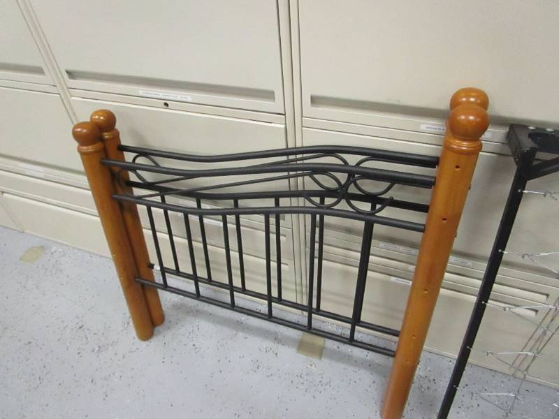 lot 28 image: Day Bed