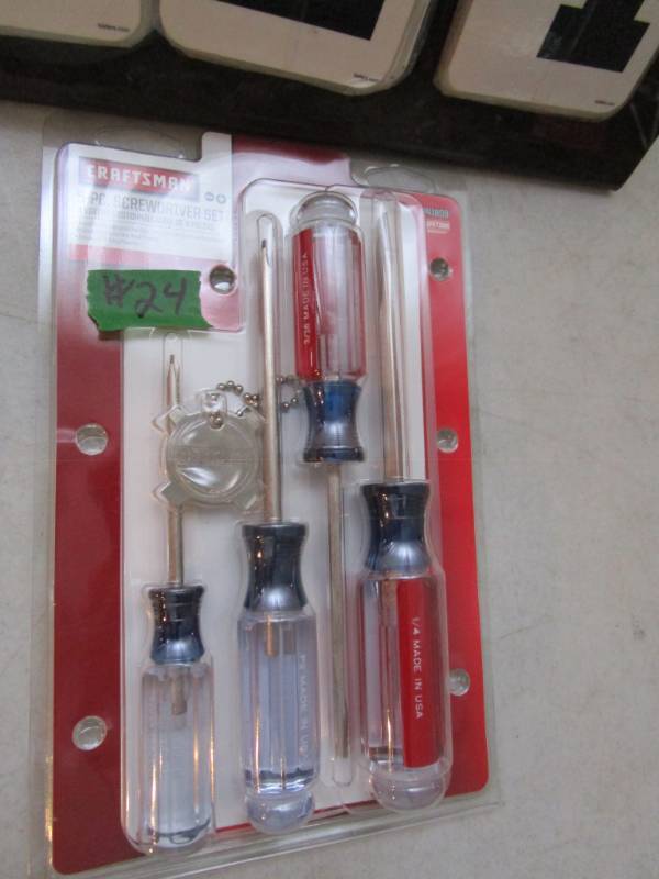 lot 24 image: Craftsman 5 pc Screwdriver Set