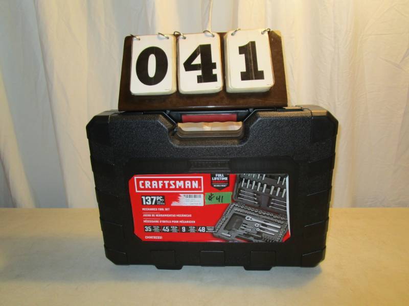 lot 41 image: Craftsman 137 pc Mechanics Tool Set - SAE  Metric