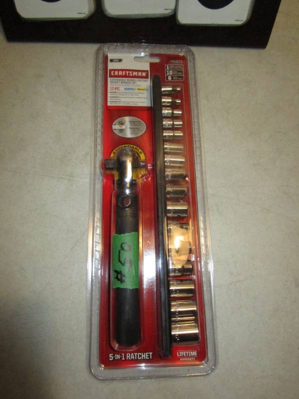 lot 50 image: Craftsman Extendable Wobble Ratchet Socket Wrench Set - 17 pc