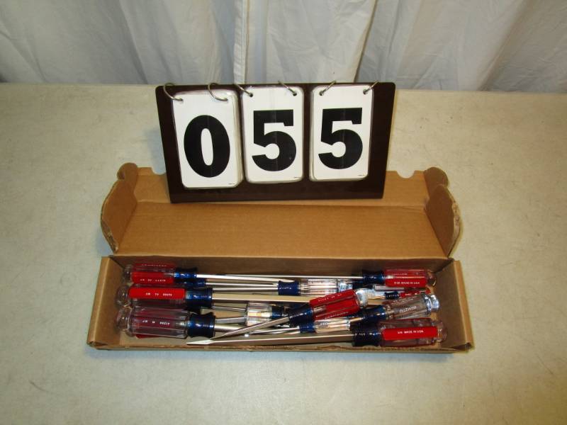 lot 55 image: Craftsman 19 pc Screwdriver Set